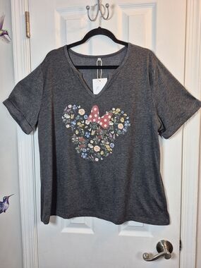 NWT Disney Floral Minnie Mouse V-Neck Graphic Tee Shirt Grey 2XL Plus